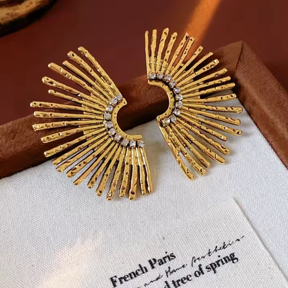 Anthro eunique sun Gold Fan-Shaped Earrings - Picture 5 of 5